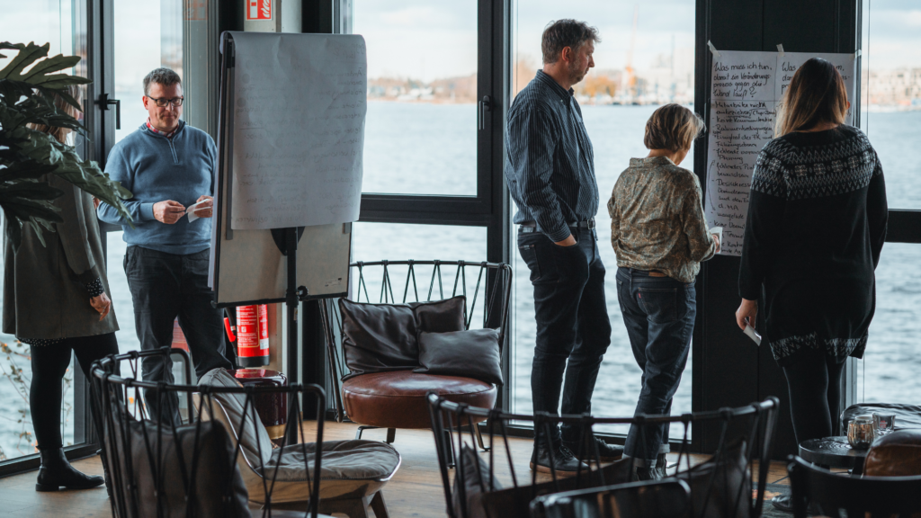 "Meine Rolle als Führungskraft im Change Management" - Schlüsselkompetenzen für erfolgreiche Veränderungsprozesse "Meine Rolle als Führungskraft im Change Management" - Schlüsselkompetenzen für erfolgreiche Veränderungsprozesse