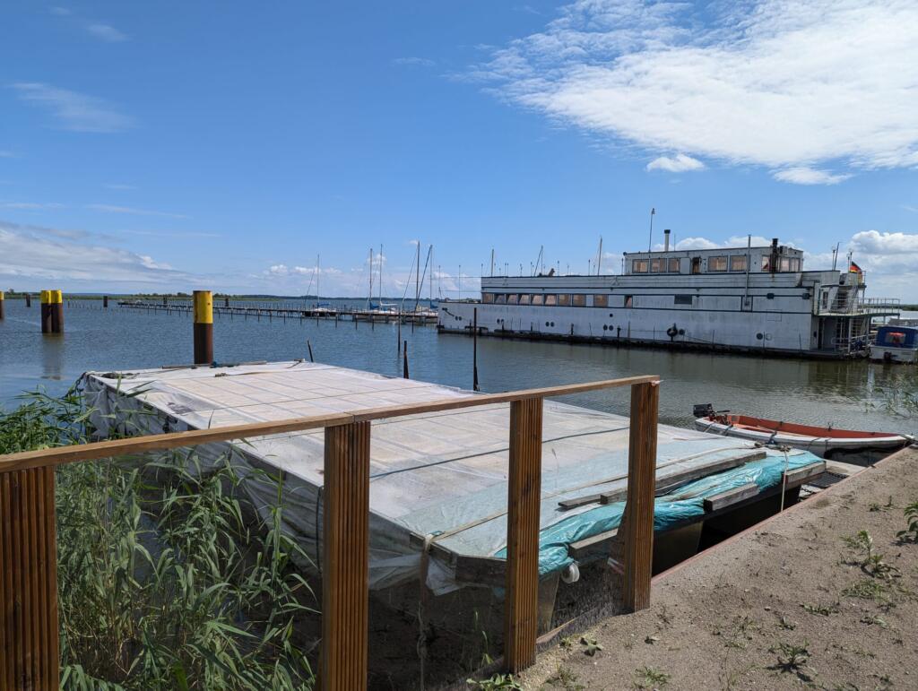 Ankern, wo die Zukunft beginnt: Nachhaltige Energie für ein Leben auf dem Wasser Ankern, wo die Zukunft beginnt: Nachhaltige Energie für ein Leben auf dem Wasser